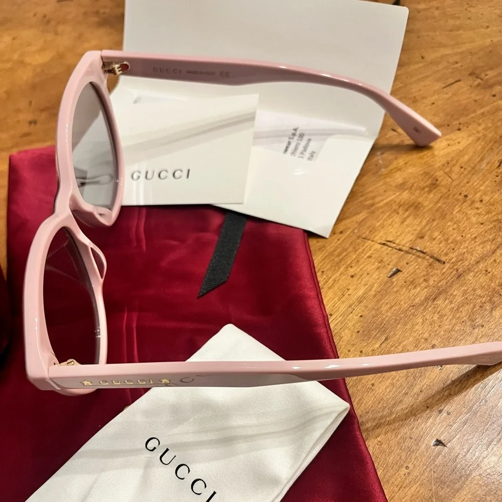 Gucci Sunglasses - Picture 12 of 14